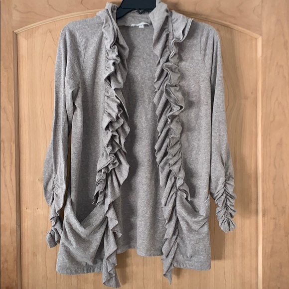 Moa Moa Sweaters - Moa Moa JA403ITD Ruffle Cardigan with pockets